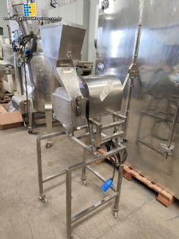 Micronizing mill with fixed stainless steel blades