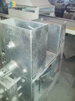 Mixer for fruit pulp for ice cream