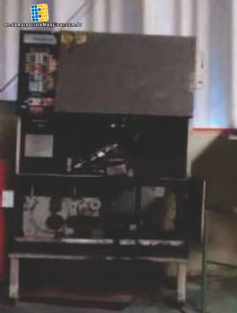 Automatic labeling machine