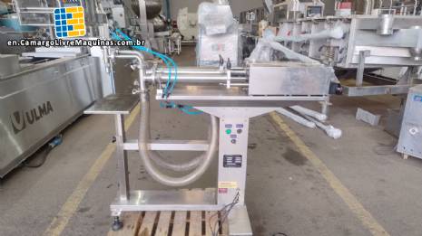 Semi-automatic pneumatic liquid filling machine with two nozzles