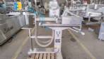 Semi-automatic pneumatic liquid filling machine with two nozzles