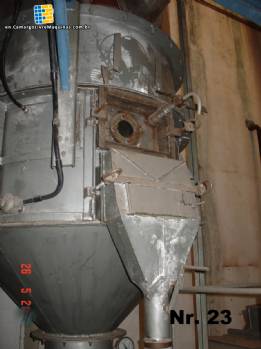 Fluidized bed dryer for solids, powders or granulates