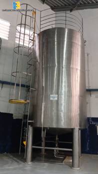 30,000 liter stainless steel storage tank with ladder