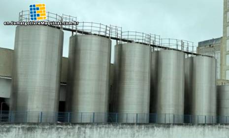 Stainless steel storage tank, 10,000 liters.