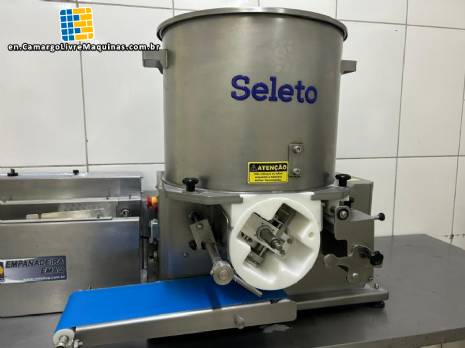 Nugget forming machine for steak cubes and hamburgers. Select production capacity: 2,100 units per hour.