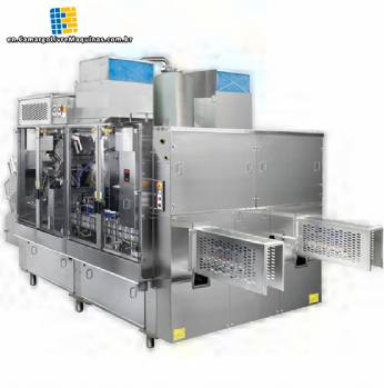 Packaging line with labeling and case packing machine for cleaning products