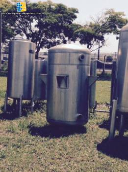 Stainless steel reservoir tanks