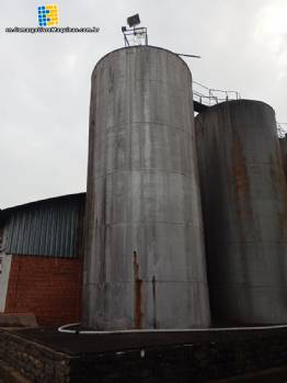 100,000 liter storage tank