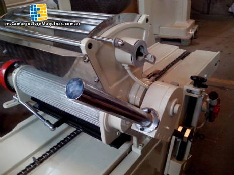 Drip tray of cupcake with 2 stages