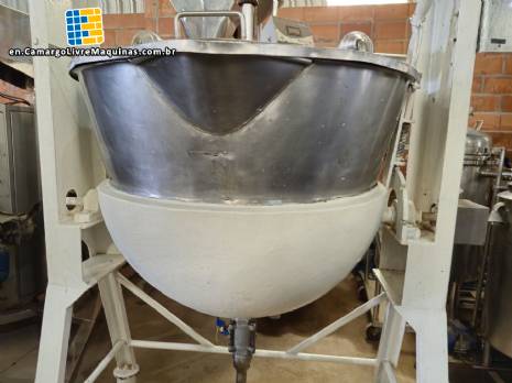 Stainless steel jacketed pot with internal steam system