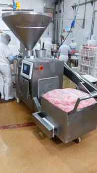 Automatic sausage stuffer with casing twisting system Risco