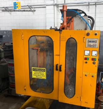 Bekum blow molding machine for bottles, jars, and plastic packaging.