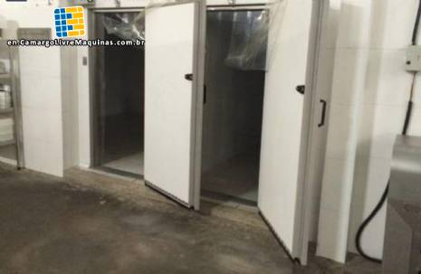 Freezing chamber for freezing S�o Rafael