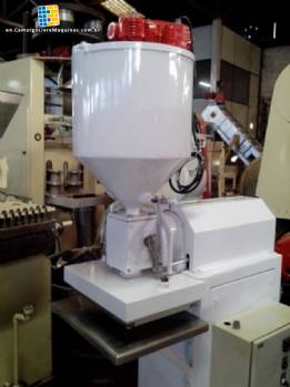 Chocolate and pasty dispensing machine