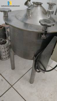 Jacketed stainless steel funnel tank with conical bottom