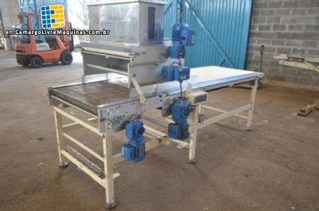 Machine to spray with grated coconut continuous lines