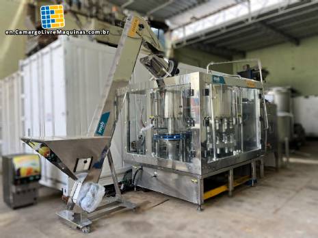 Packaging line with IMSB bung capper, Maqmundi labeler and accumulator table
