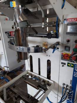 Vertical packing machine