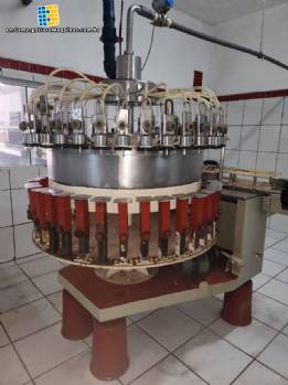 Automatic rotary filling machine with 36 nozzles for bottles and glass jars