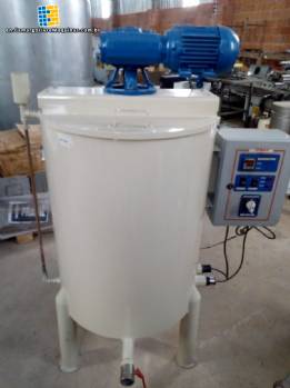 Chocolate melting tank