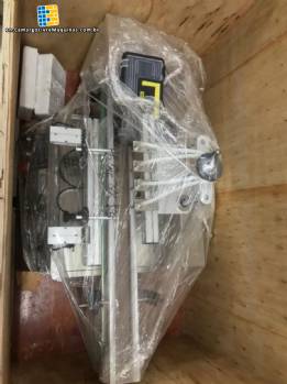 Automatic stainless steel filling machine with 4 nozzles for liquids