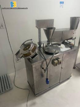 Semi-automatic encapsulating machine for 10,000 rigid capsules per hour Capsutec