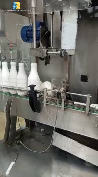 Labeling machine with steam sleeve tunnel and bottle baler
