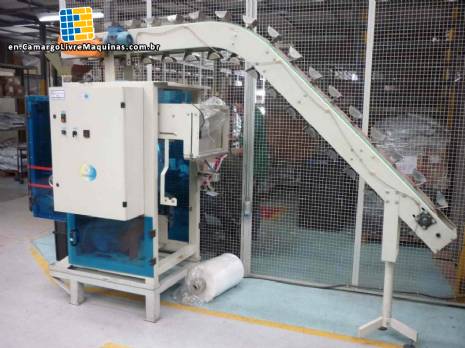 Embrapac with vertical feeding mat floor