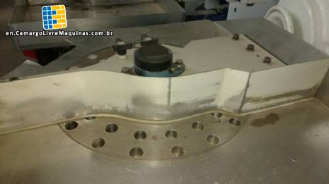 Rotating stopper press