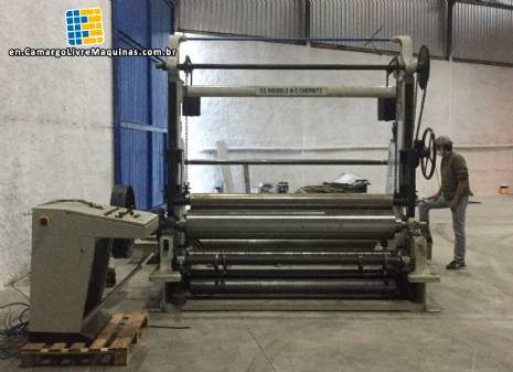 Rewinder for paper rolls