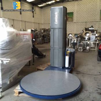 Wrapping with stretch film Lantech