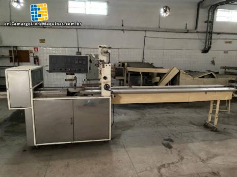 Flow pack wrapper with Maqplus conveyor belt Flow pack wrapper with Maqplus conveyor belt