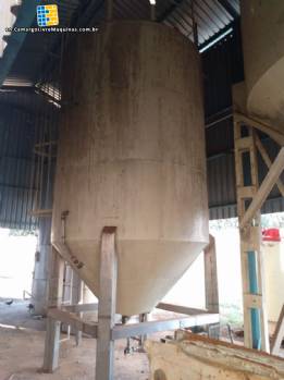 Insulated jacketed silo for storing glucose and fat, stainless steel interior, 15,000 liters. Insulated jacketed silo for storing glucose and fat, stainless steel interior, 15,000 liters.