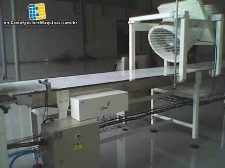 Rotary molding machine for producing dulce de leche and other food products Rotary molding machine for producing dulce de leche and other food products